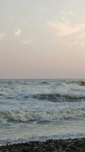 море волнуется сильно 18.06.2025