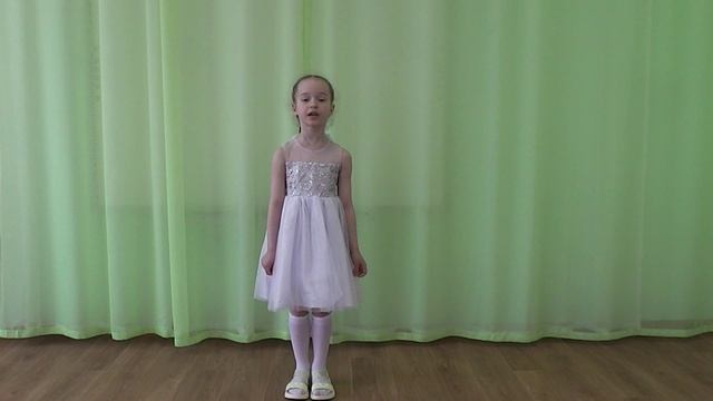 17.	Суханова София - "Хотим под мирным небом жить"