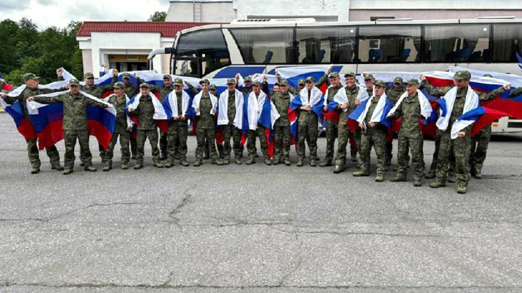 Россия вернула группу военнослужащих из украинского плена