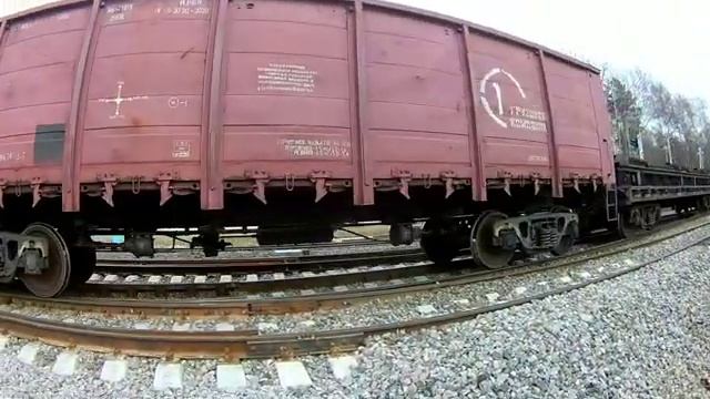 ЧМЭ3-6734 сортирует грузовой состав  близи заводских предприятий