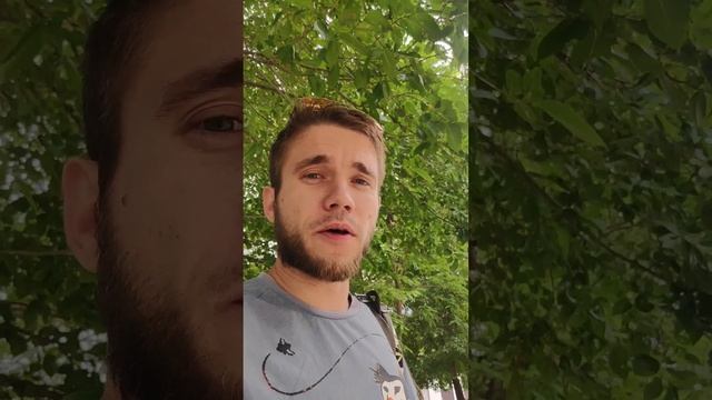 Посмотрел на...

гитару