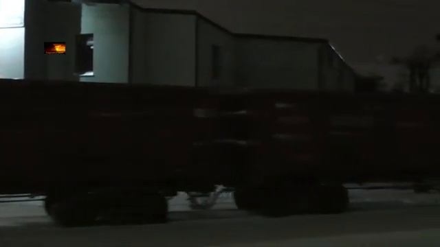 тепловоз ЧМЭ3 сортирует состав в прикрасный зимний закат