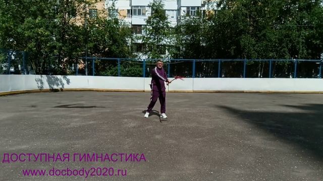 Разминка с копьём на спортплощадке (3)
