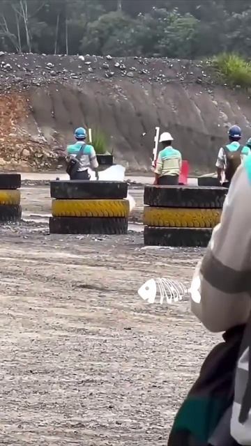 В Индонезии упала туча — редкое зрелище засняли очевидцы