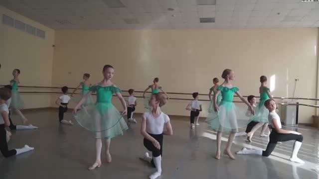 МГАХ. Полонез. (муз. М.Глинки, хор. М.Северцевой)