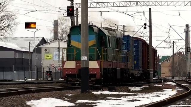 Прибытие тепловоза ЧМЭ3-1106 с грузовым поездом на станцию Беличи