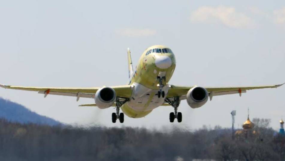 Импортозамещенный Superjet впервые пролетел почти через всю Россию