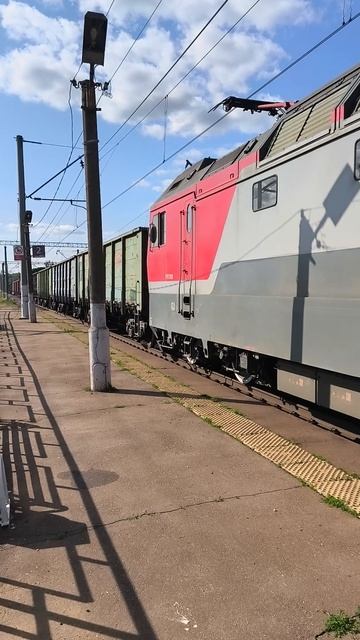 2ЭС6-1381 и приветливая локомотивная бригада, открытие сезона.