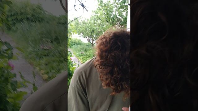 Идём в ливень гулять на улицу с пацанами