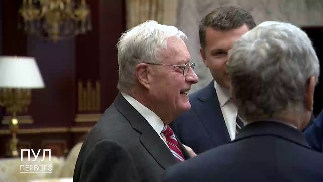 - My friend! 
- Какие люди! Привет, дорогой! 

Лукашенко встретил Келлога.