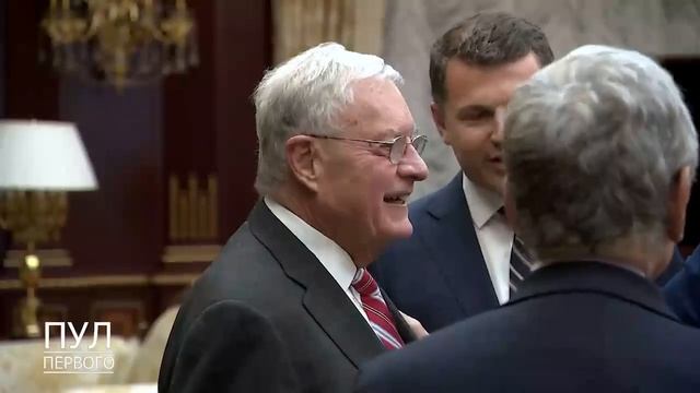 Батя красавец встретил старых знакомых