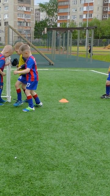 Какие навыки развиваются больше в возрасте 6-7 лет?⚽️ #детскийфутбол #футбольныеканикулы #сборы