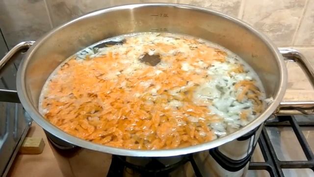 Суп лапша. Суп домашний