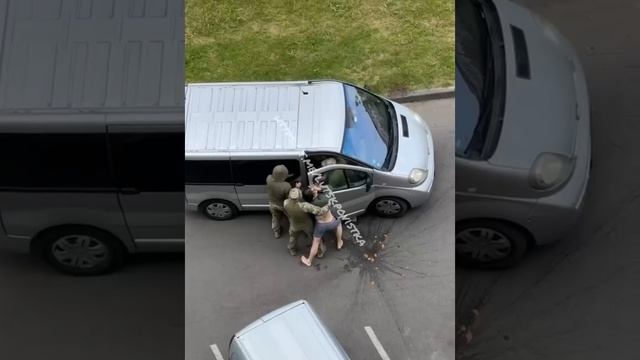 Родственники бабки, сбивающей "Кинжалы" банками огурцов! На  ТЦК тоже работает!🤣🤣🤣