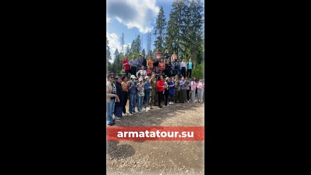 50 китайцев поют Катюшу стоя на танке