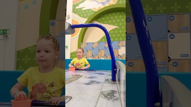В детской комнате!