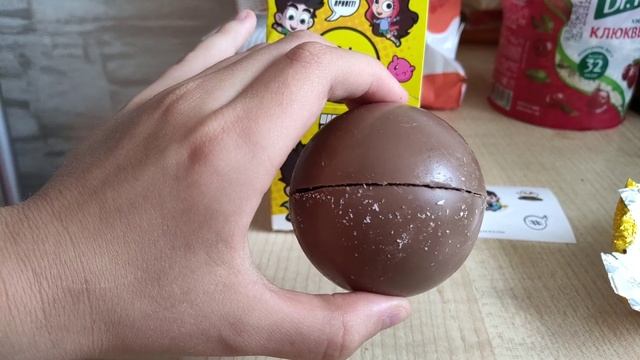 Пробую напиток шоколадный коктейль с маршмеллоу🧋