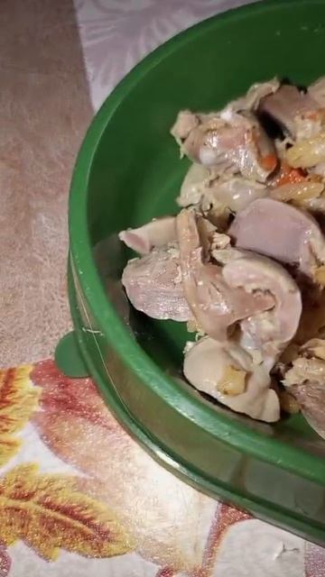 У Баксика своя " кухня ". 
Лечебное питание  .