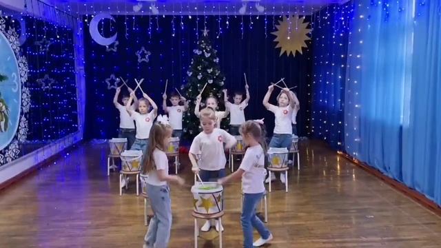 Инструментальное исполнение песни "We will rock you"