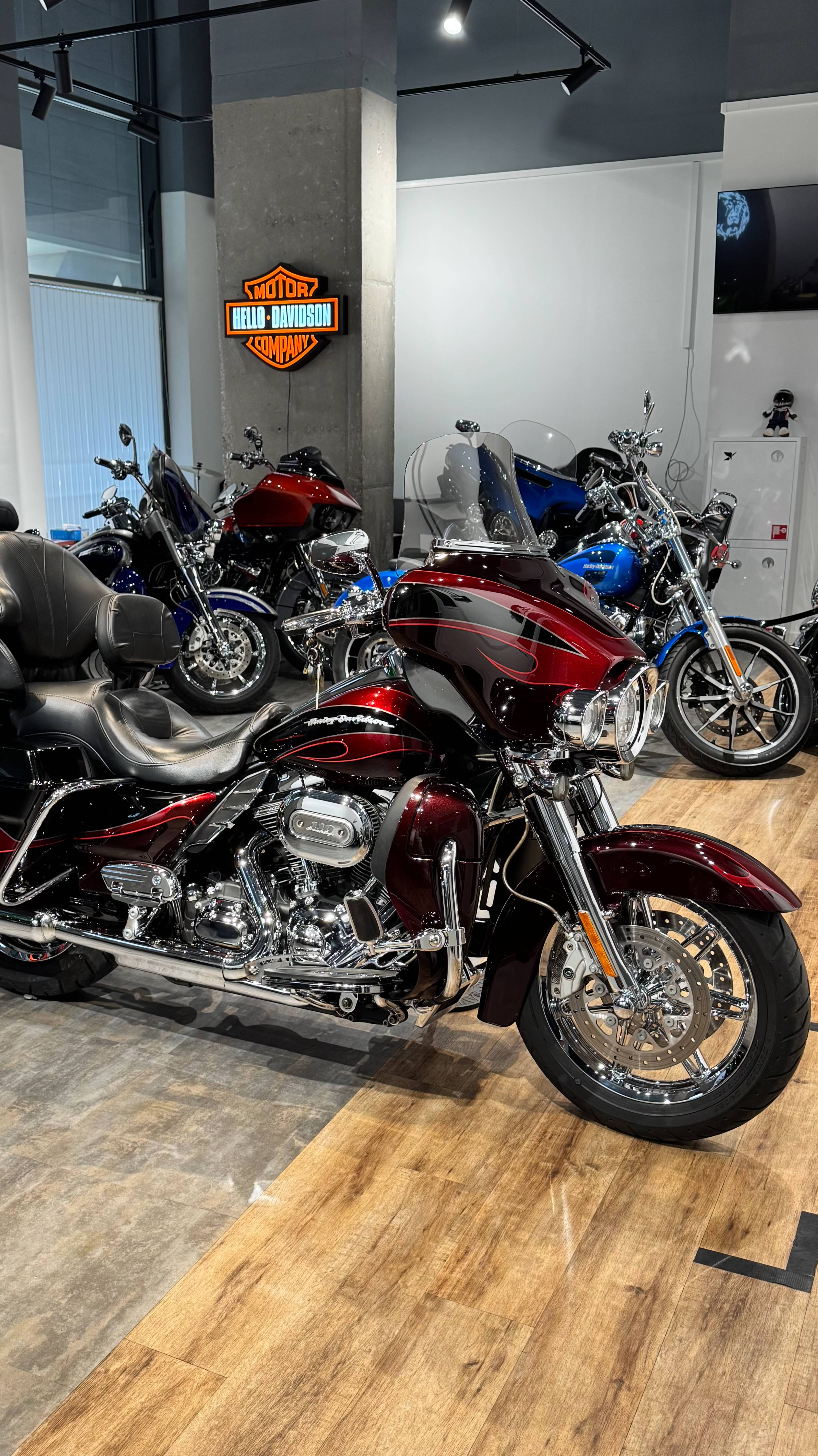 2013 CVO Electra Glide Ultra 45K Typhoon Maroon/Black Diamond/Burgundy Blaze