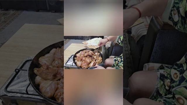 куриный суп со сгоревшими спагеттями и яйцом и курник с капустой