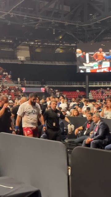ЗАСУДИЛИ РОССИЯНИНА? Куниев проиграл Блейдсу на UFC в Баку