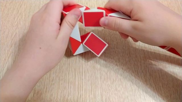 Фигура Безконечность из  змейки Рубика
