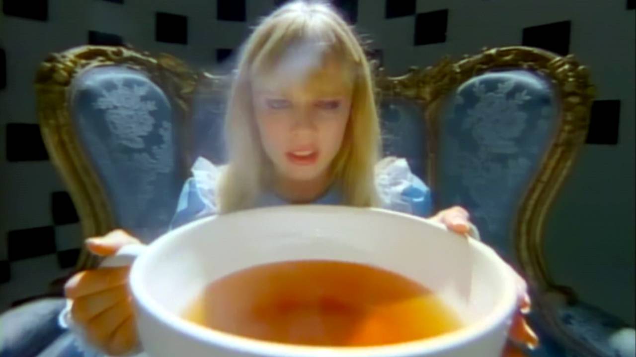 Tom Petty And The Heartbreakers - Dont Come Around Here No More (Official Music Video)