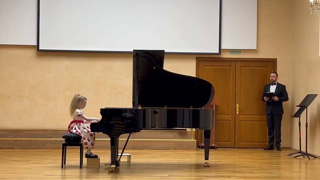 XVI Открытого городского фестиваля юных пианистов "Белый рояль"
Лауреат I степени Хильченко Алисия