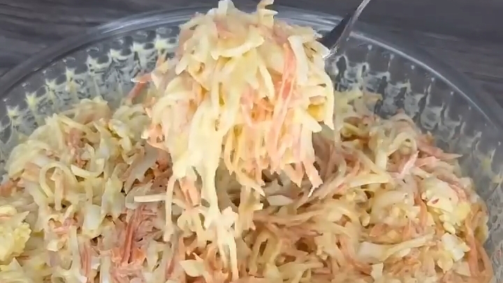 Нежный и вкусный САЛАТ за 5 минут...🥗🦀😋