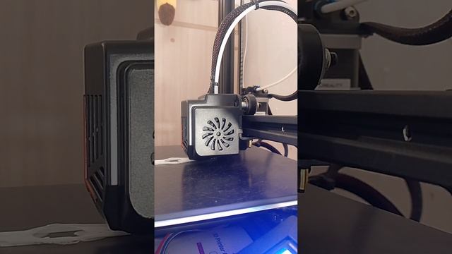 я печатаю ножек на 3D принтере.