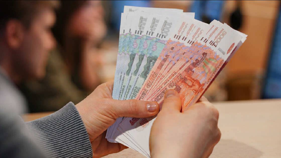 Путин назвал недостаточным уровень зарплат в России