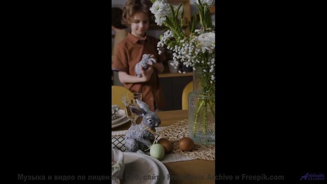 Мелодия превращает кадры в личный портал в мечты - Grey On The Wind -- Blue Sky Moon -- I Used to Bu