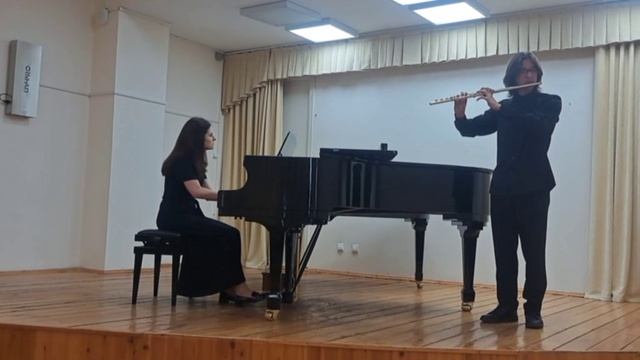 Иван Улыбин
К. Рейнеке Концерт для флейты