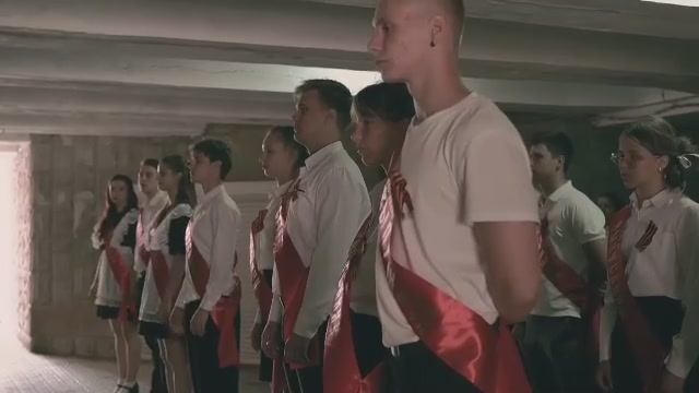 Вальс  в подземном переходе Донецка