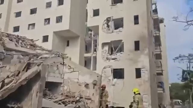 ⚡️🇮🇷🇮🇱 Иран выпустил около 20 ракет по Израилю, медицинские бригады выехали в 10 районов предпол