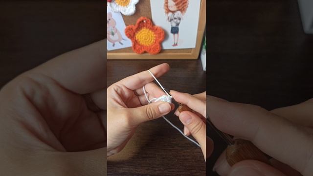 Мастер-класс по вязанию крючком заколки цветок