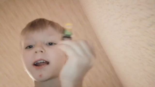 Показал Алекс