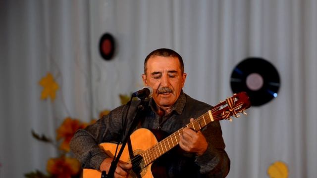"Бабье лето". Поёт Михаил Чернов.