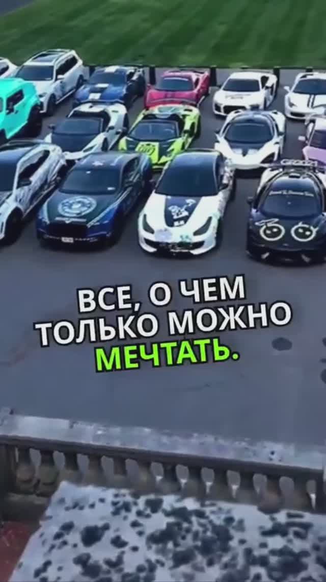 Человек у которого целых 7000 машин