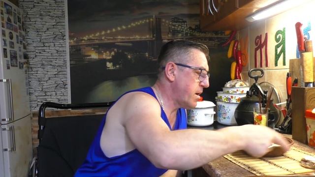 Влад Бумага кашей кормит