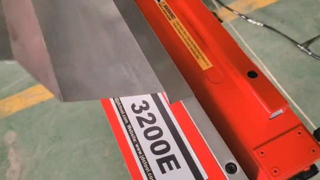 Магнитные листогибы с шириной обработки листового металла до 1250 мм, и толщиной метала до 2 мм.