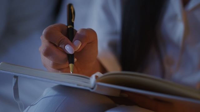 6940832-uhd_4096_2160_25fps