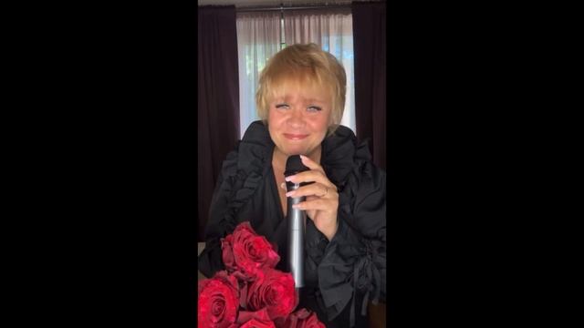 ИМПЕРАТРИЦА В ОБЪЯТИЯХ ЮНЫХ КАВАЛЕРОВ.