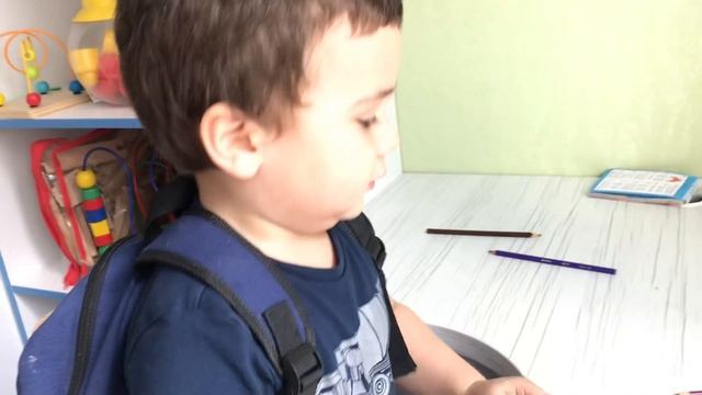 Мирону почти 3 года, пишет и разукрашивает буквы / Влог