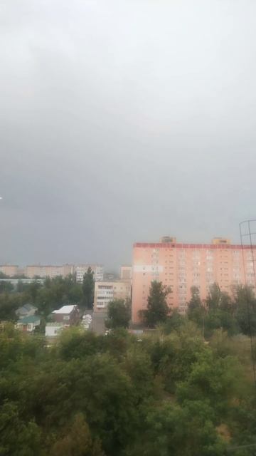 У нас Волгодонске идет дождь днём