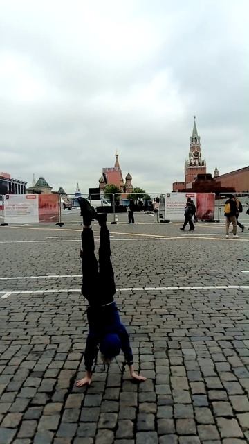 С ДНЕМ РОЖДЕНИЯ СЫНОК!!!)))И ПРИВЕТ МОСКВА)))