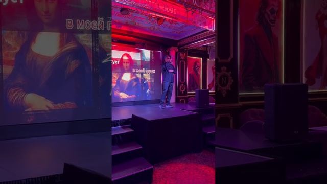 В АЭРОПОРТУ КАЗАНИ КАРАОКЕ☝️ 

ВОТ ТАК МОЯ ЗВЕЗДА 🌟 
МЕНЯ ХОРОНИТ 🤲