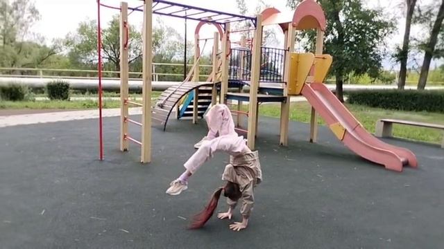 Вот в кино сходили  потом гуляли .