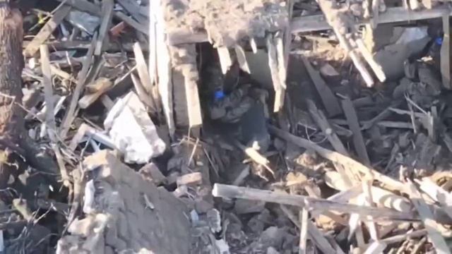 Вот такие точечные удары с воздуха очень деморализуют противника и вынуждают его покидать укрепы